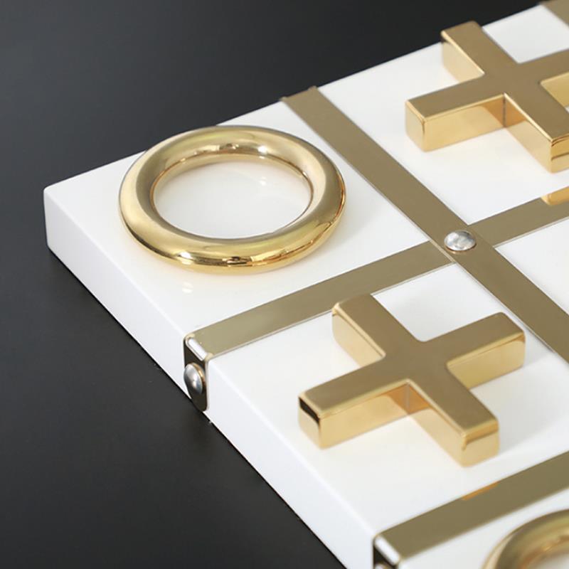 Juego de Ajedrez Escultural Metálico | Decoración de Interiores