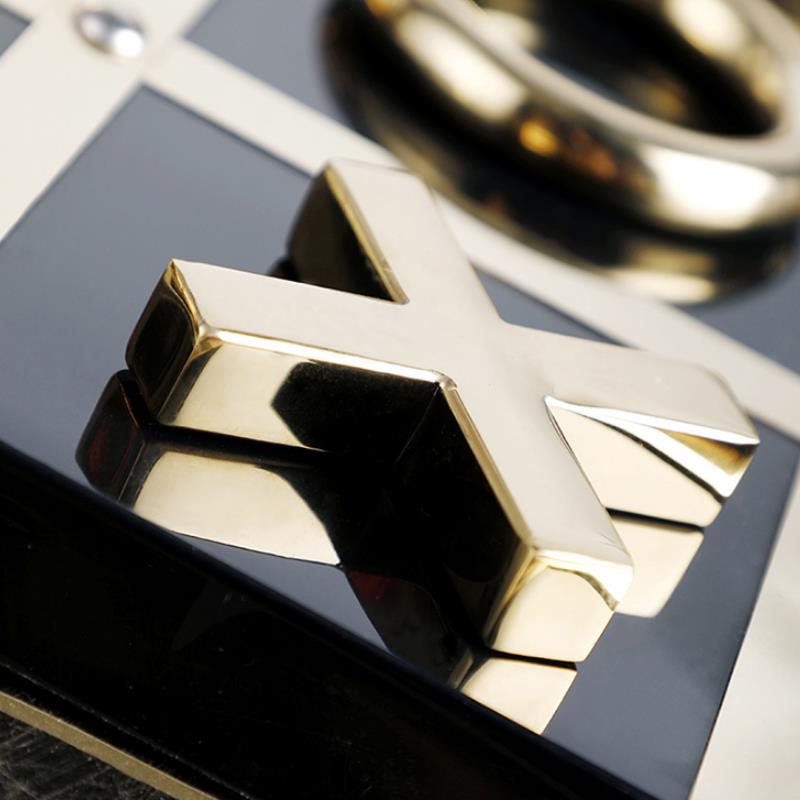 Juego de Ajedrez Escultural Metálico | Decoración de Interiores