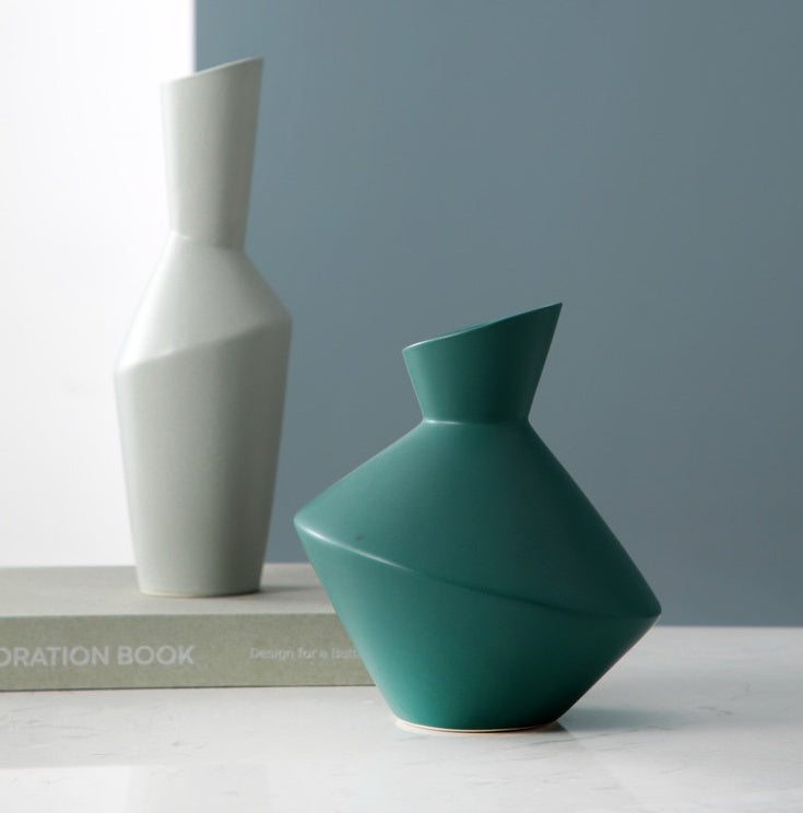 Florero ceramico oblicuo