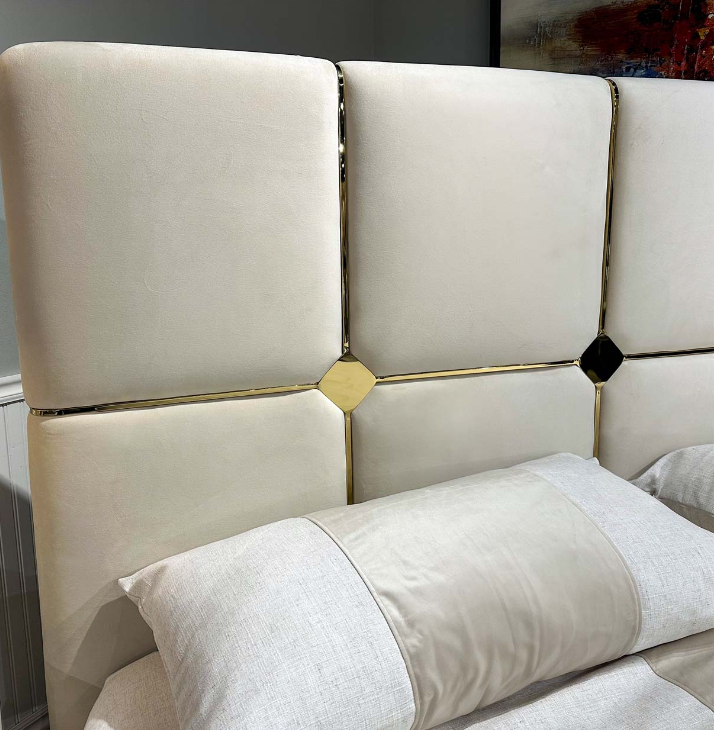 Cama Decorative Zennia Michael Amini